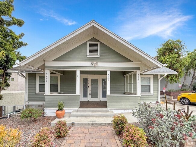 Building Photo - Charming 2BD/1BA Condo in University Heigh... Unit 4212