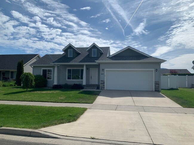 Building Photo - Broadmoore Estates Rancher Rental