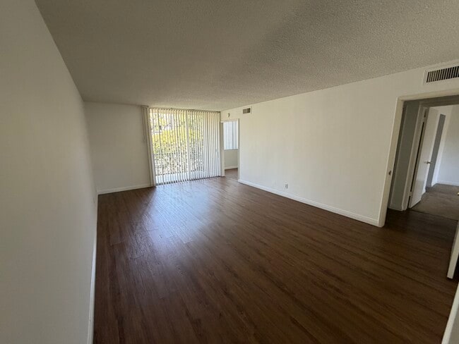 Photo - 400 E California Blvd Unidad 12