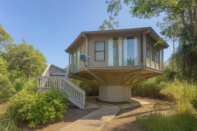 Building Photo - Charming 2-Bed, 2-Bath Treehouse in Haines City- Cozy 800 Sq. Ft. Haven!