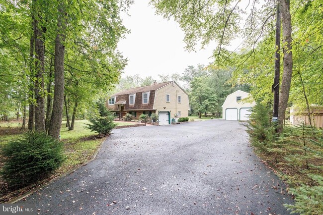 2294 Linden Ave