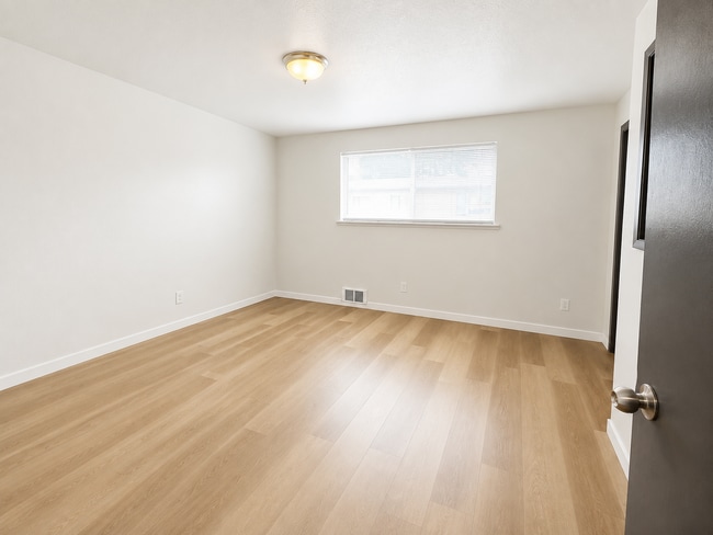 Photo - 703 Woodford Ave N Unit 3