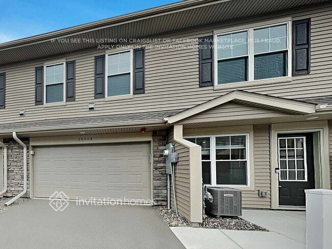 Building Photo - 10904 Everest Pl N