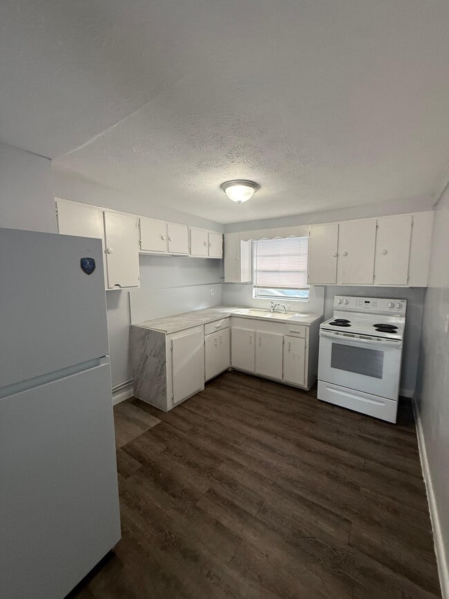 Photo - 1651 Union St W