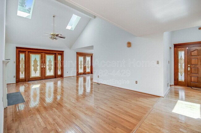 Photo - 4572 Shetland Green Rd