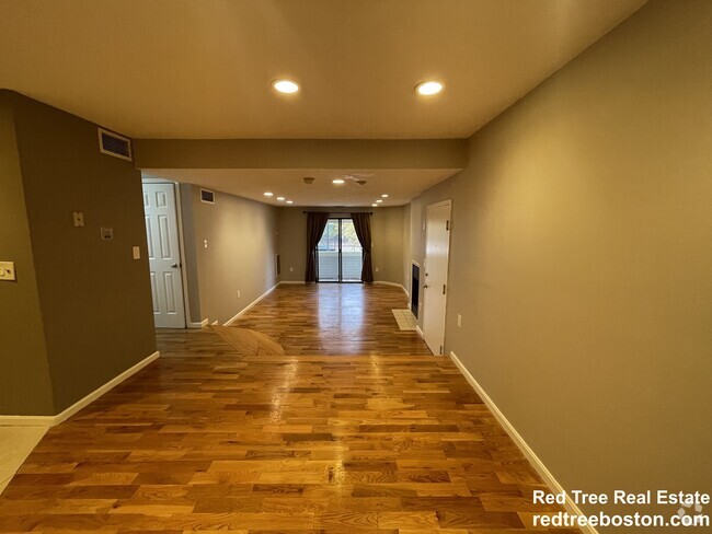 Building Photo - 1212 Vfw Pky Unit 17 Rental