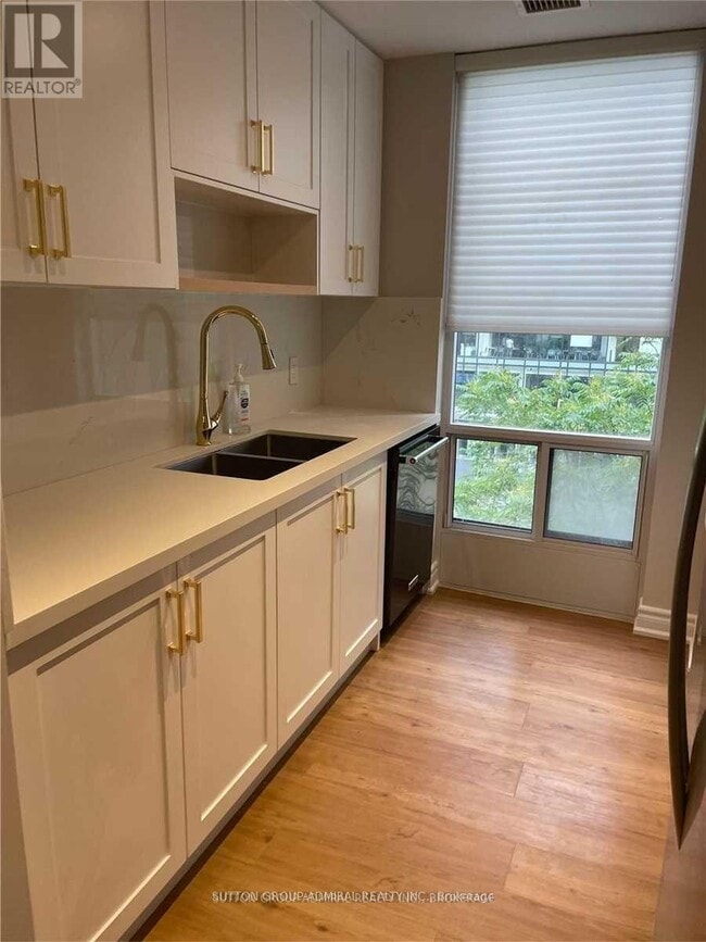 Photo - 85 Bloor St E Unit 610