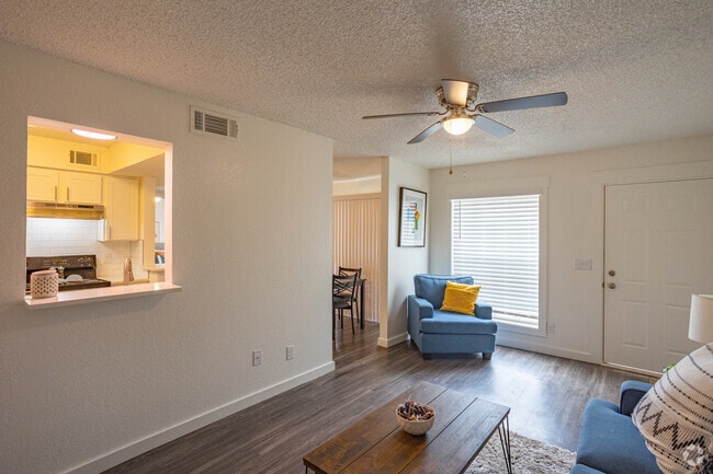 1BR, 1BA - 650SF