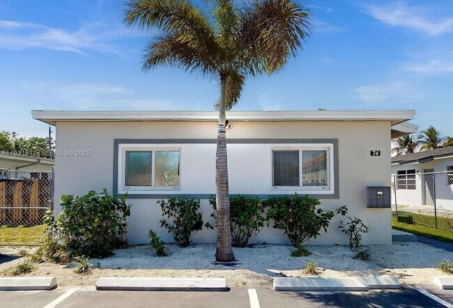 Building Photo - 74 W 15th St Unit 4