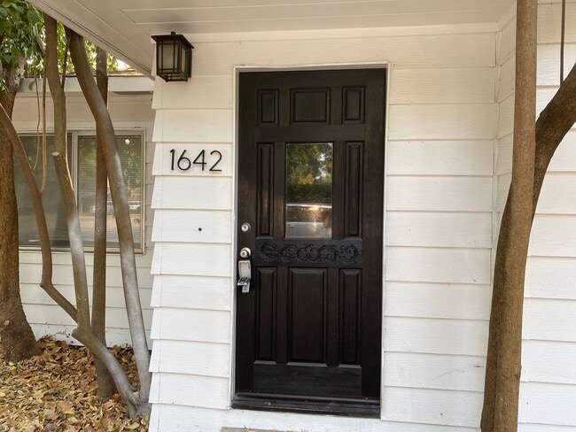 Building Photo - Cute Updated Home Near Shopping and Downtown Chico