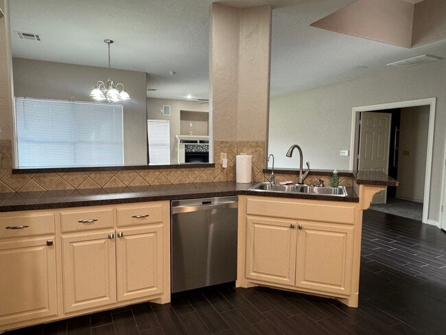 4413 NW Wolfcreek Blvd