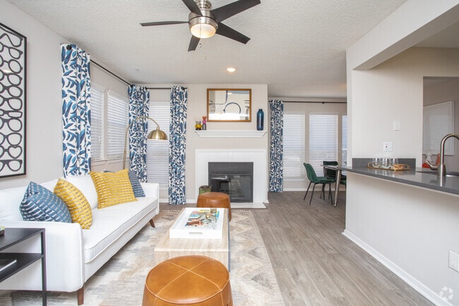 2BR, 2BA - 1072SF