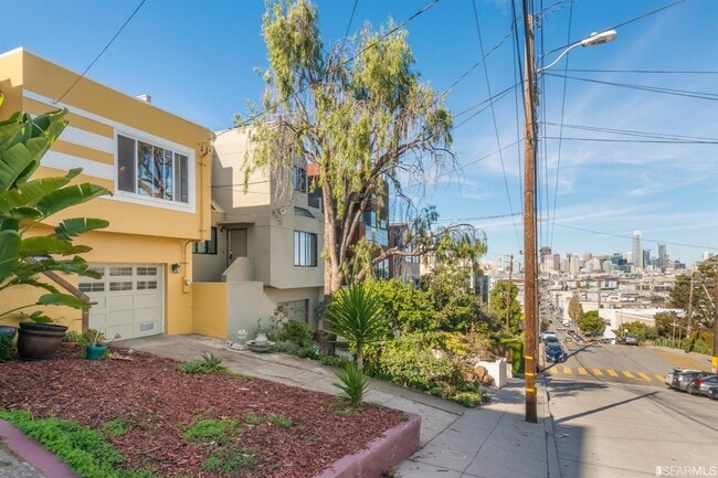 Building Photo - 724 De Haro St