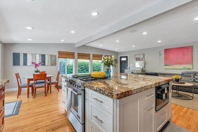 Building Photo - Gorgeous Vibrant Home In Santa Clara