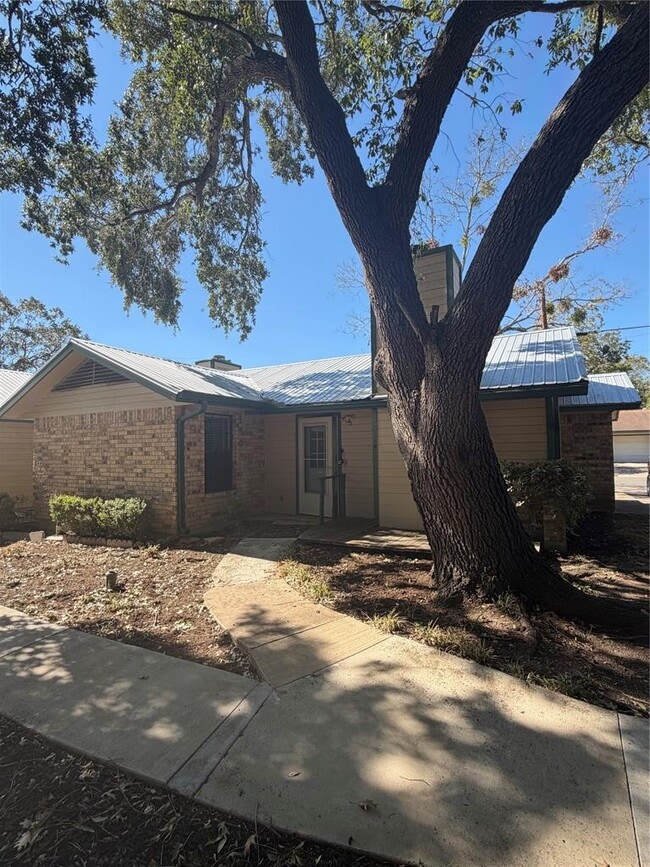 Building Photo - 728 W San Antonio St Unit 108 A