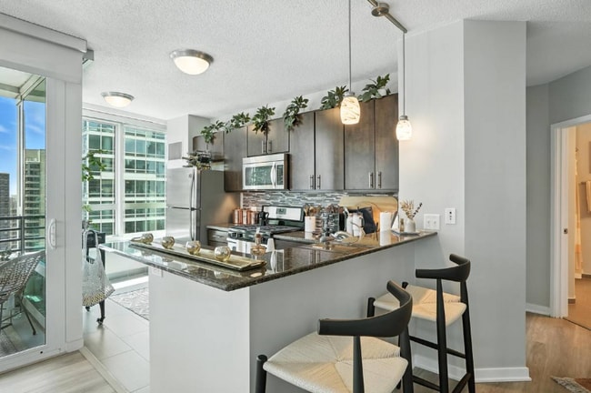 Photo - 323 E Ohio St