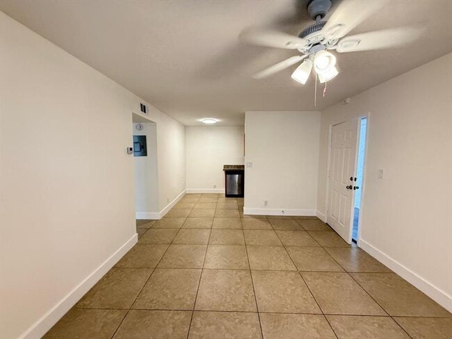 Photo - 607 NE 29th Dr Unit 27