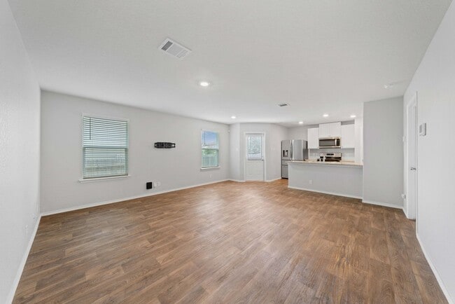 Bright 3-Bed Home with Garage, Fenced Yard, and Resort-Style Amenities in San Antonio