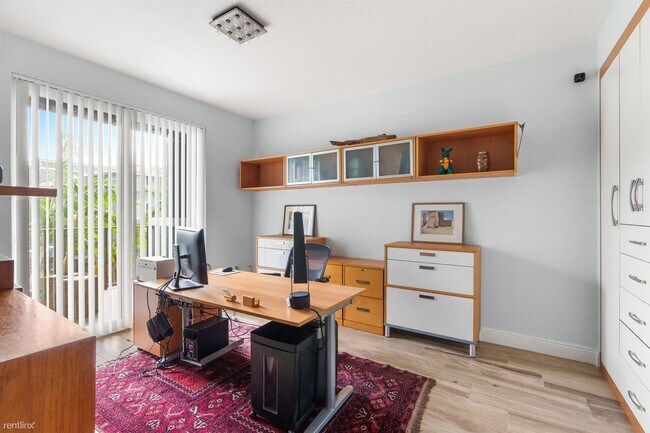 Photo - 3 br, 2 bath House - 250 NE 3rd Ave # 1412