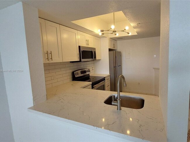 Photo - 716 SW 148th Ave Unidad 410 Rental