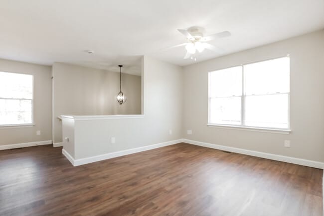 Photo - 811 202nd St