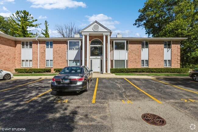 Building Photo - 1501 N Milwaukee Ave Rental