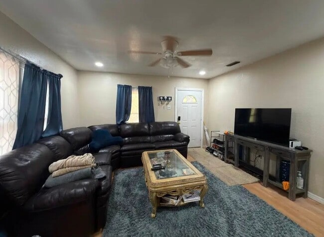 Photo - 11512 Grovewood Ave