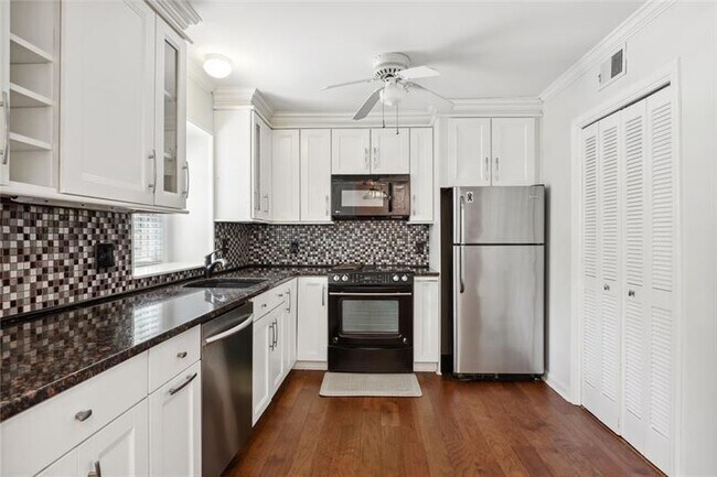 Photo - 75 Montre Square NW