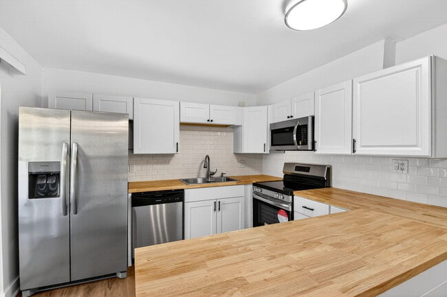 Photo - 198 Lake Arbor Dr