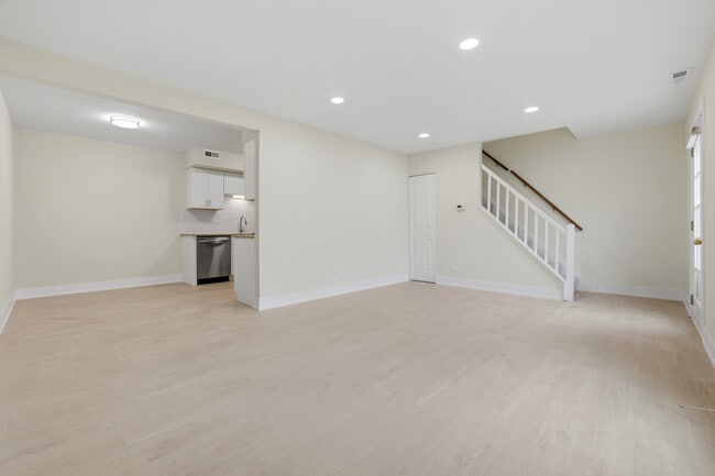 Photo - 763 Wellington Ave