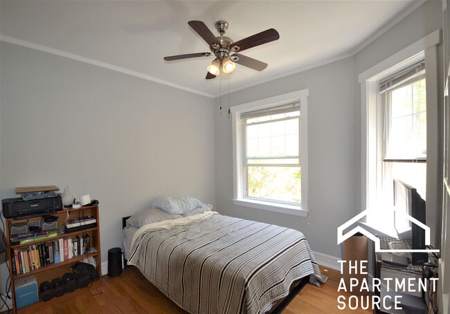 4406 N Rockwell St Unit 2