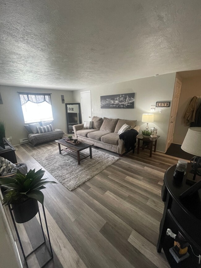 Photo - Locust Hill Apartments - 1-12 Locust Hill Dr