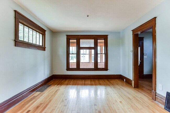 Photo - Renovated 3 Bedroom 2 bathroom house. Supe...