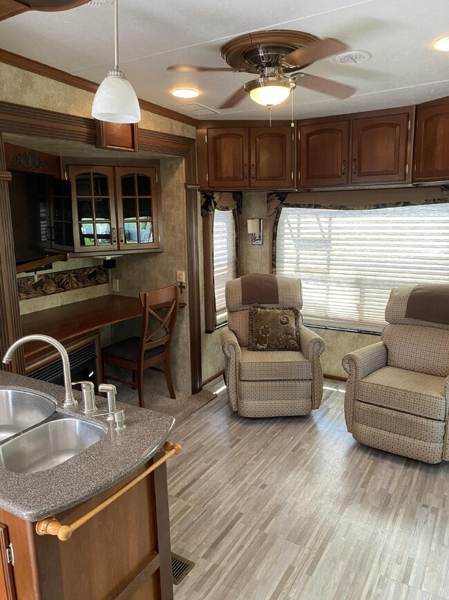 Building Photo - Cozy Retreat in St. Cloud: Your Next Seren...