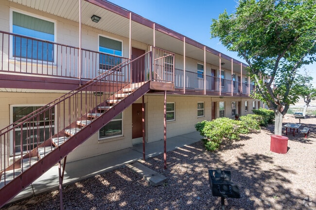 Wallington Plaza Apartment Homes