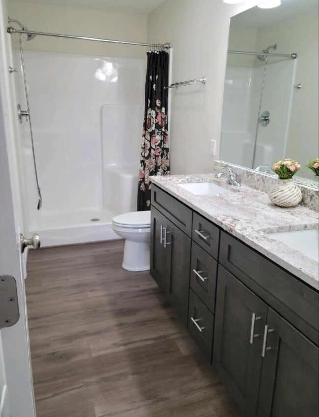 Photo - 905 W Estate Dr
