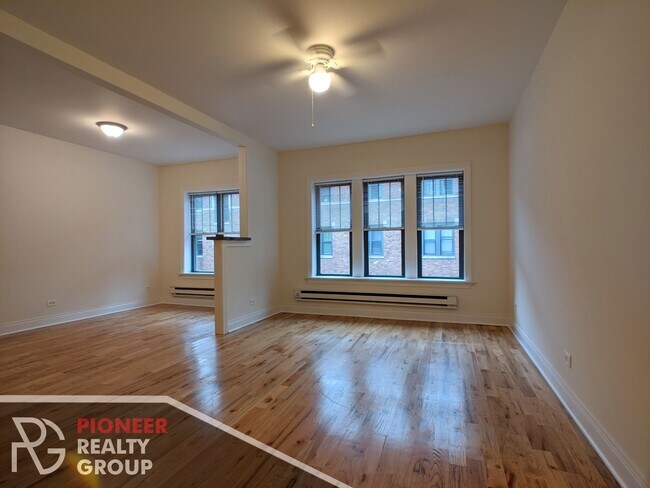 Building Photo - 630 W Cornelia Ave Rental