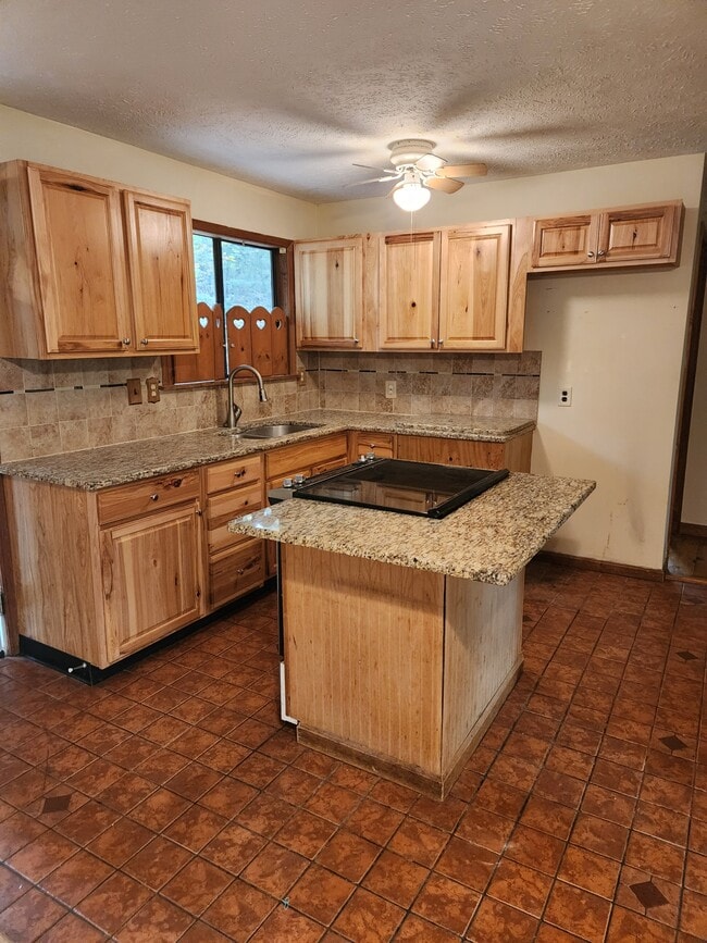 Photo - 284 Tall Pine Ln