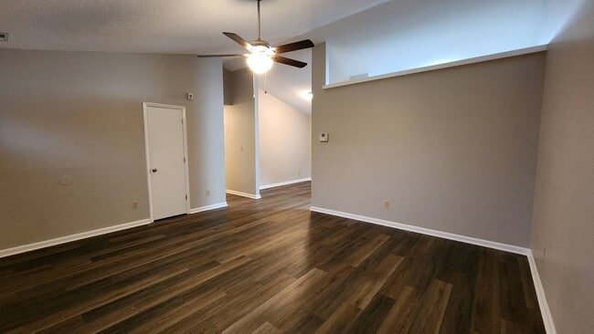 Photo - 208 S Ginger Dr