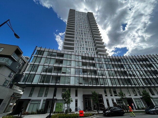 Building Photo - 3438 Sawmill Cres