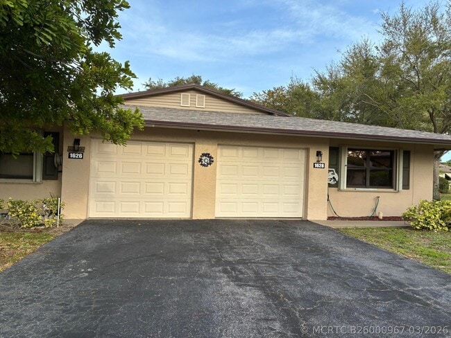 Building Photo - 1628 Palmland Dr