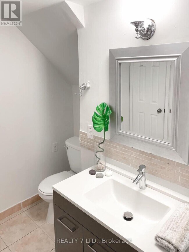 Photo - 551 Hayward Crescent