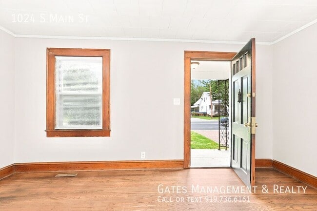 Photo - 1024 S Main St