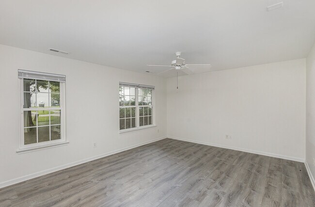 Photo - 400 Erin Taylor Ln