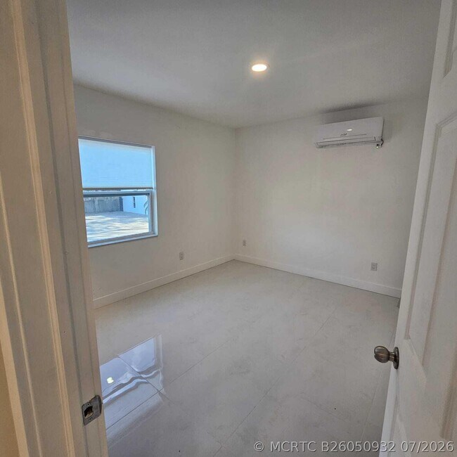 Photo - 206 NE 13th St