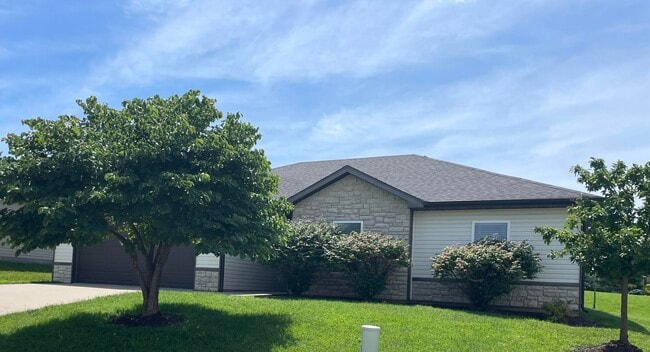 Building Photo - 5727 Abercorn Dr