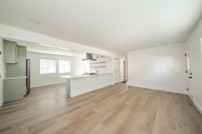 Photo - 356 Westlea Dr