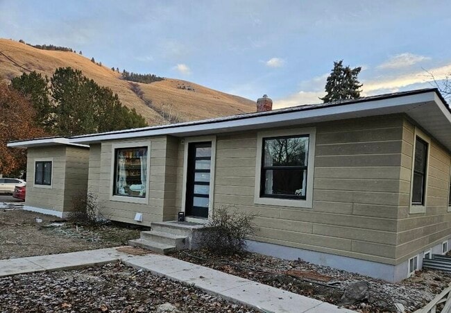 Building Photo - 675 North Ave E