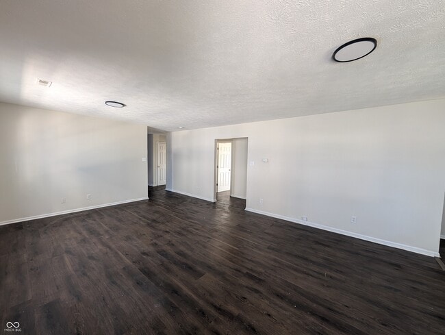 Photo - 451 W 26th St