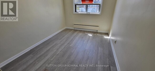 Photo - 2839 Bathurst St